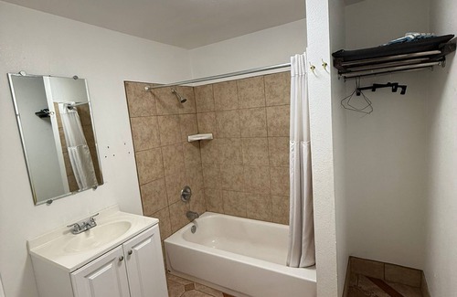 Cedar Crest Hotel | Way Side Inn by Hotel O Dallas near Fair Park Downtown