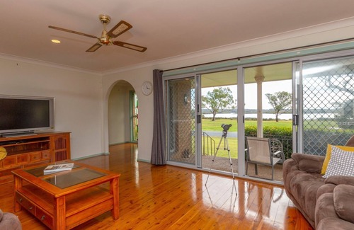 Hawks Nest House | Wayila - Riverfront - Pet Friendly
