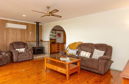 Hawks Nest House | Wayila - Riverfront - Pet Friendly