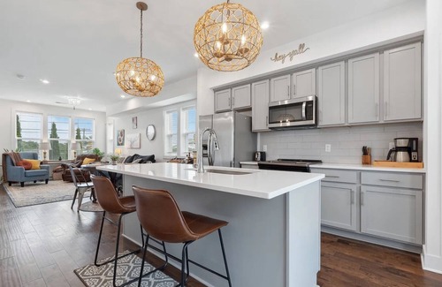 Madison House | "Waylon's Whisky Hideaway" 26 - sleeps 6