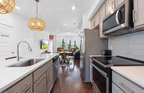 Madison House | "Waylon's Whisky Hideaway" 26 - sleeps 6