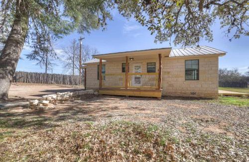 Fredericksburg House | Waylons House-Hot Tub Shared Party Barn with Games