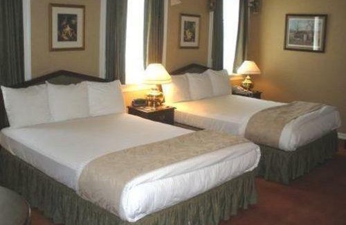 Honey Brook Hotel | Waynebrook Inn