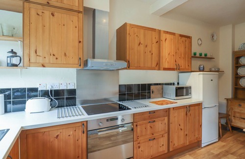 Newton by the Sea Cottage | WAYSIDE COTTAGE, pet friendly, with open fire in Newton-By-The-Sea