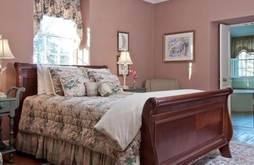Ellicott City Bed & Breakfast | Wayside Inn Bed and Breakfast