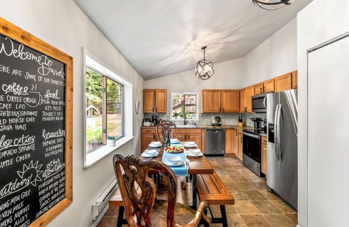 Divide Cabin | Wayward Lodge- Hot Tub- Fire Pit- Secluded