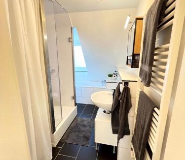 Region Hannover District Apartment | WD Living Wooden Black and White inkl Parkplatz