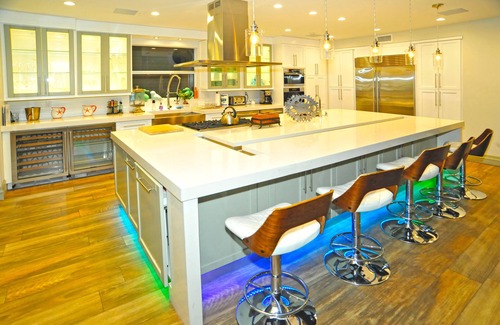 Northeast Miami House | We aim to provide an unforgettable experience with our 5Star waterfront property