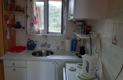Spata-Artemida Apartment | We are a Greek family accommodation with very beautiful views of the mountain