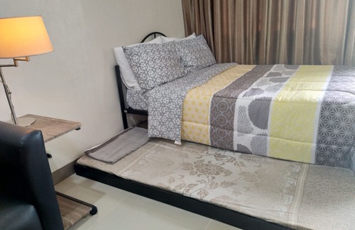 Paranaque House | We are near at Bank, Convenience store, Wet Market and fast food chain.