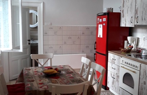City Center Apartment | We are organizing cosmetic ,hair dressers and dental services .
