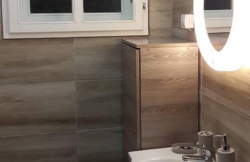 City Center Apartment | We are organizing cosmetic ,hair dressers and dental services .