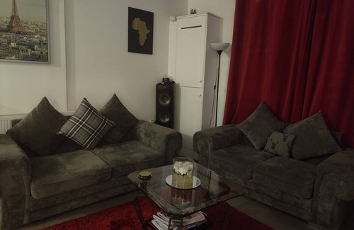 Newham Apartment | We have a stylish tastefully furnished flat, Offering additional amenities. ties