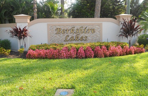 Naples Apartment | We have Availability in Late December 2024 and January 2025. 1-month Minimum
