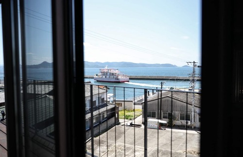 Ogishima House | We offer a relaxing accommodation with breathtaking views of the Seto Inland Sea from the oceanfront/Takamatsu Kagawa