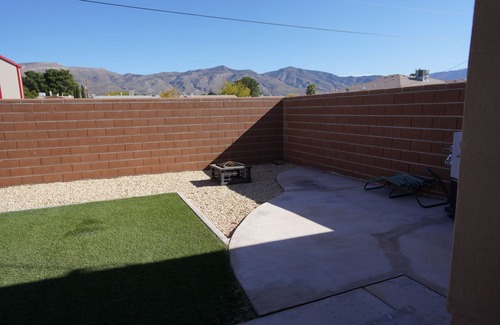 Alamogordo House | We offer discounted rates for Holloman AFB TDY/other 6 month or more tenants.