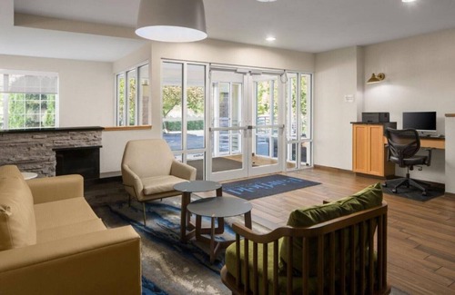 Five Oaks House | we offers an ideal setting for both business and leisure.