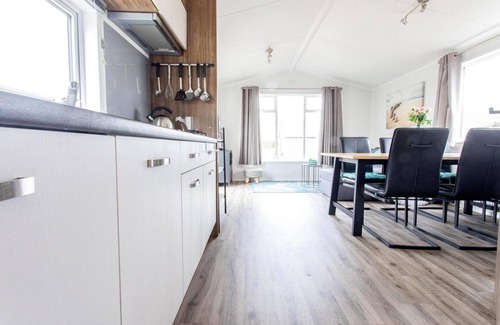 Sint Maarten House | We would like to invite you to visit us in Sint Maarten for a wonderful beach holiday by the sea. After a day at the beach or a nice walk through the dunes, it is wonderful to come home to this 4-person chalet.