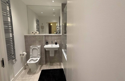 Gascoigne Apartment | Wealth Luxury Two Bedroom Double Ensuite with Balcony View!