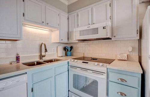Carolina Beach Condo | Weathertree by the Sea off the Boardwalk Oceanview