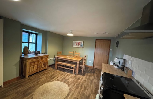 Tremadog Cottage | WEAVER'S COTTAGE, pet friendly, with open fire in Tremadog