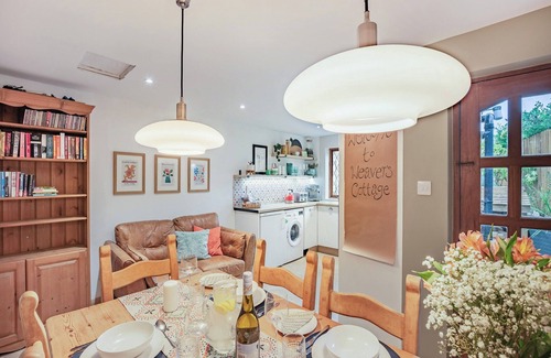 Fence Cottage | Weavers Cottage provides the perfect getaway for couples, friends and family.
