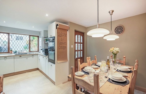Fence Cottage | Weavers Cottage provides the perfect getaway for couples, friends and family.