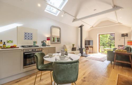 Palgrave House | Weavers Mark Cottage