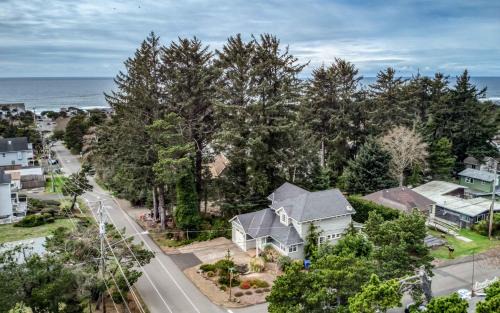 Lincoln City House | Wecoma Rose