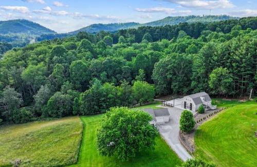 Sparta House | Wedding & Event Venue with on-site lodging