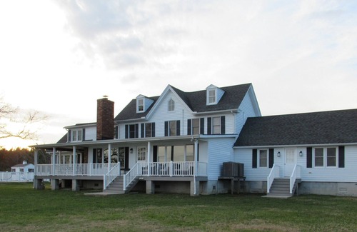 Cambridge House | Weddings/Reunions/Corp & Private Retreats 22 Acre Chesapeake Waterfront Estate