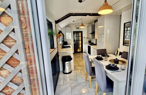 Wednesbury House | Wednesbury Retreat for Groups & Families