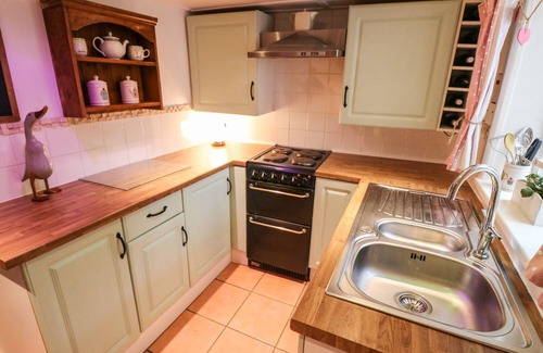 Brading Cottage | WEE COT, pet friendly, character holiday cottage in Brading