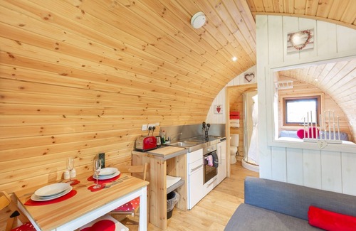 Drymen Ski Chalet | Wee Oak Tree Luxury Lodge with private hot tub
