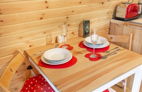 Drymen Ski Chalet | Wee Oak Tree Luxury Lodge with private hot tub