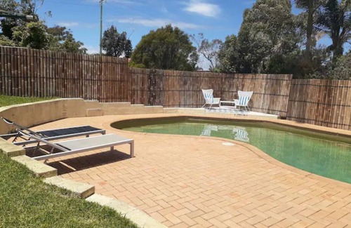 Mount Warrigal House | Weekday worker FIFO/DIDO accom for up to 8 people