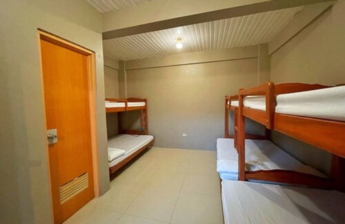 Pansol House | Weekdays Hot Spring Resort by Cocotel