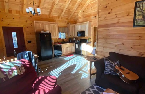 Farmville Cabin | Weekend Getaway Cabin