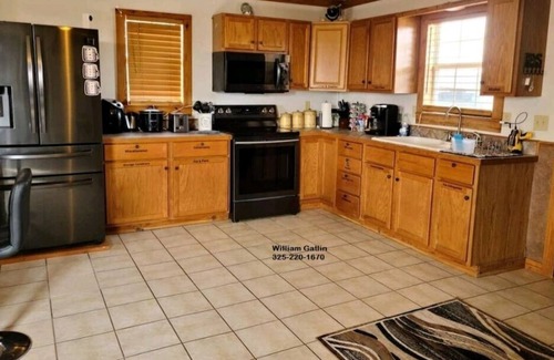 Brownwood House | Weekend Getaway on the Jim Ned River