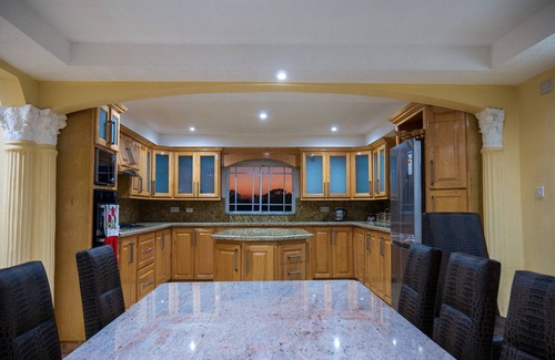 Spring Village Villa | WEEKENDAZ VILLA: Private Gym,Pool, Sauna & Bar