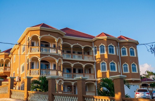 Spring Village Villa | WEEKENDAZ VILLA: Private Gym,Pool, Sauna & Bar