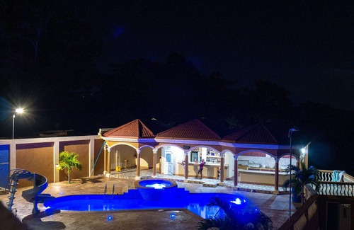 Spring Village Villa | WEEKENDAZ VILLA: Private Gym,Pool, Sauna & Bar