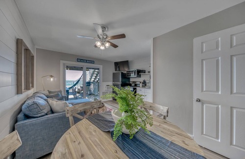 Delos Apartment | Weekender by AvantStay | Gorgeous BEACH FRONT Home w/Ocean View