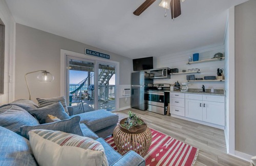 Delos Apartment | Weekender by AvantStay | Gorgeous BEACH FRONT Home w/Ocean View