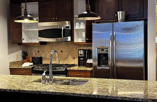 Park City Cabin | WEEKLY DISCOUNT: CANYONS SUNRISE LODGE:SKI IN-OUT. 3bedroom,3bath. FEB 15-22.
