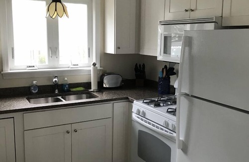 Portsmouth House | Weekly Home Rental Sleeps 5 located on Blue Bell Cove