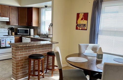 Southend House | WEEKLY JULY Discounts. BEACH BLOCK 2 bedroom town house. Rare availability