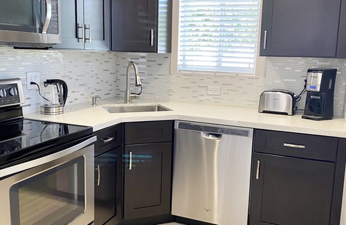 Pompano Beach Apartment | WEEKLY or MONTH TO MONTH LUXURY VACATION RENTAL - AP1