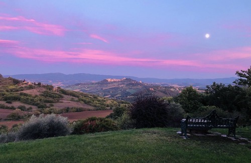 Todi House | WEEKLY RENTALS FOR FAMILY HOLIDAYS - UP TO 24 PEOPLE - 3 COUNTRYHOUSES