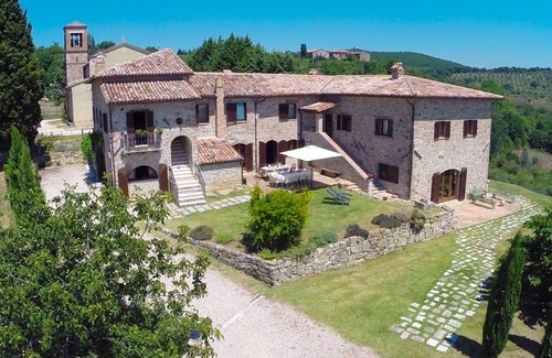 Todi House | WEEKLY RENTALS FOR FAMILY HOLIDAYS - UP TO 24 PEOPLE - 3 COUNTRYHOUSES